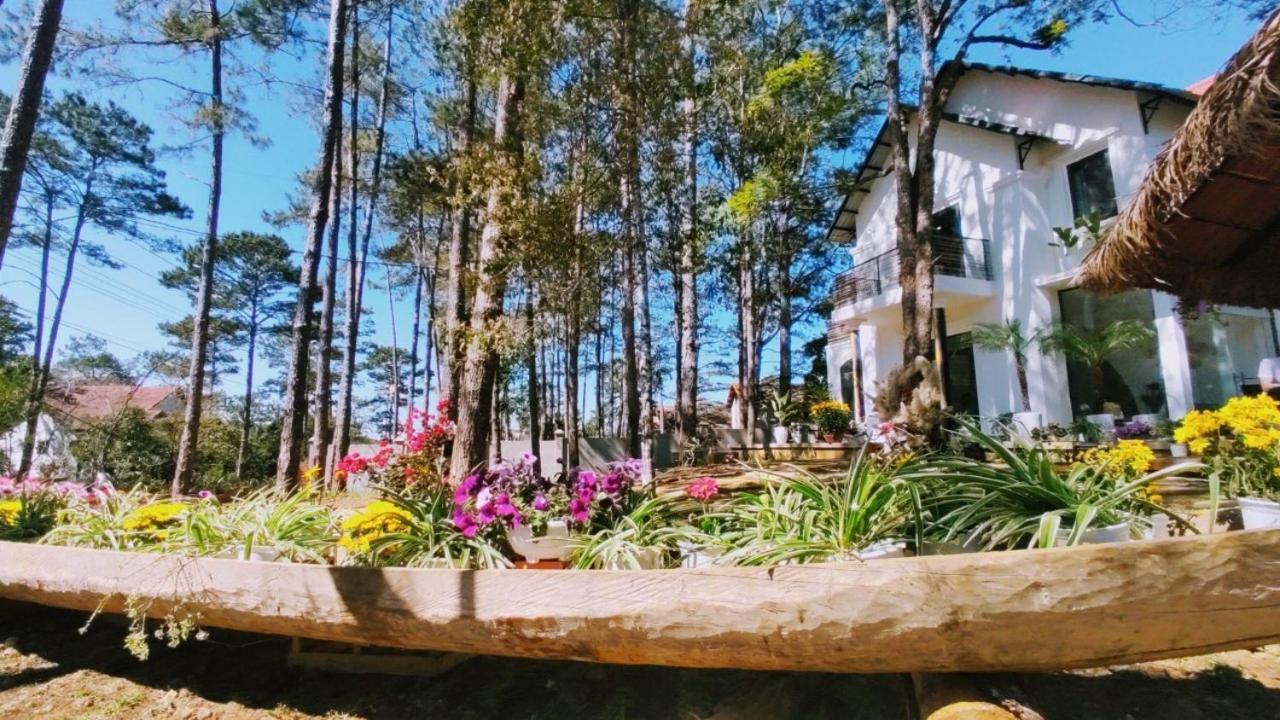S'Nghe Homestay Mang Den Kon Von Kla Esterno foto