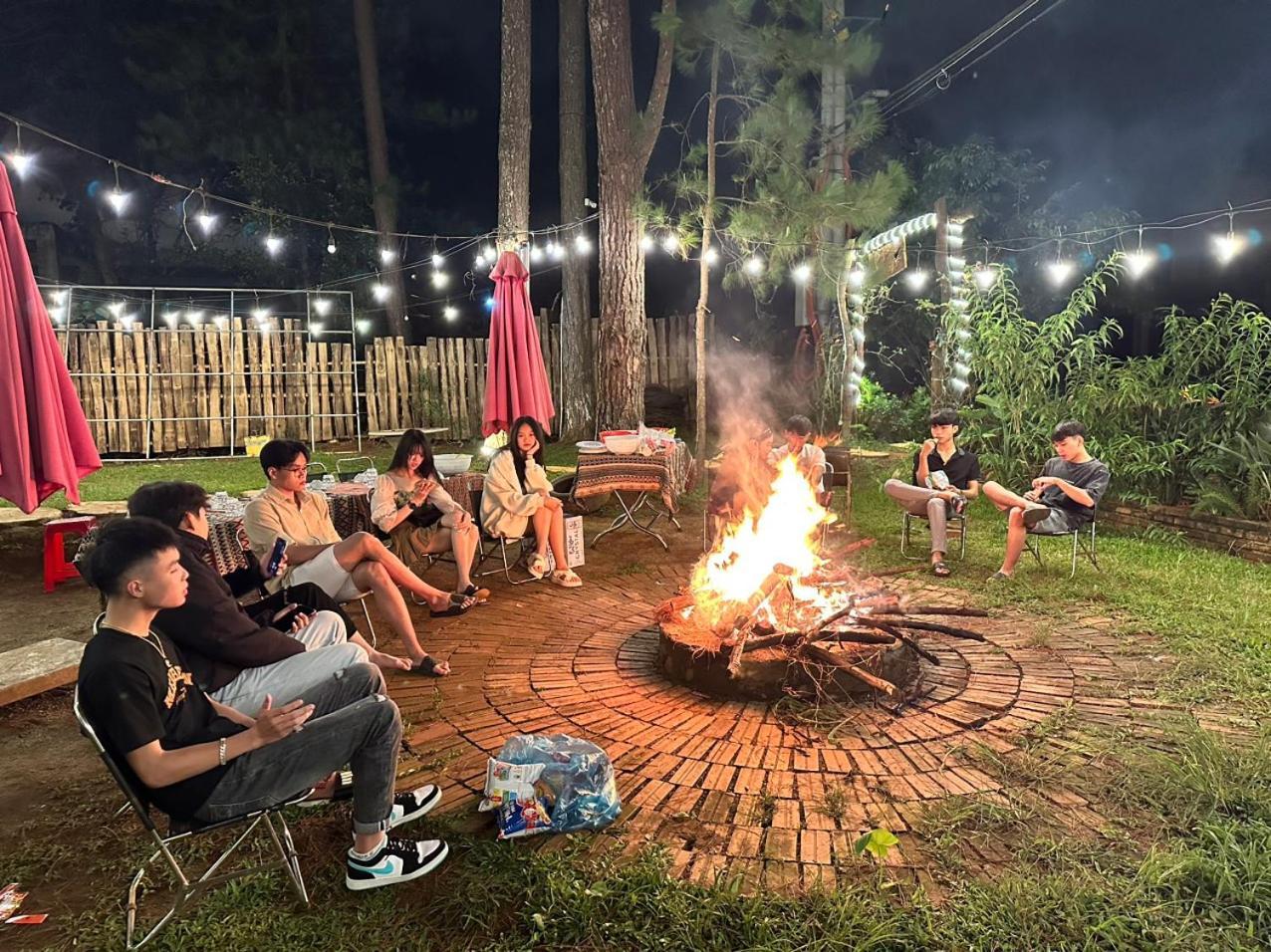 S'Nghe Homestay Mang Den Kon Von Kla Esterno foto